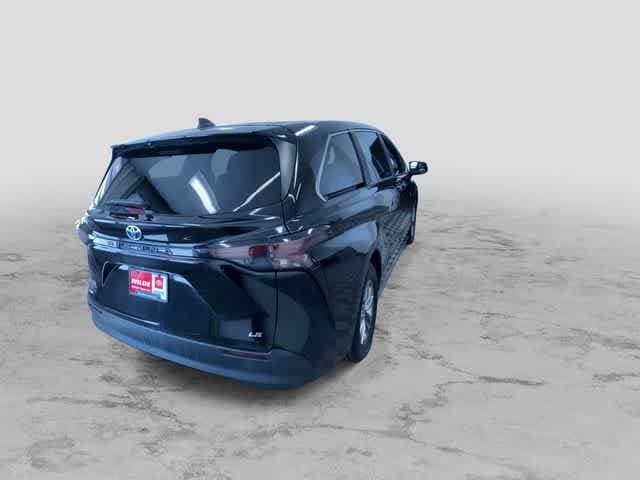 Thumbnail: 2025 Toyota Sienna - 10