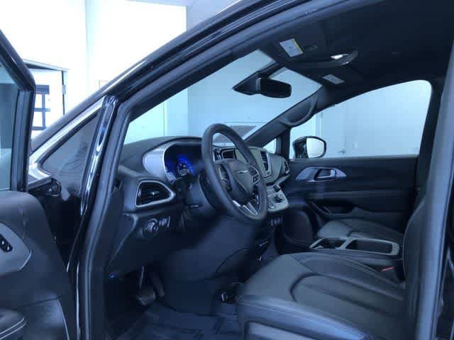 Thumbnail: 2025 Chrysler Pacifica - 11