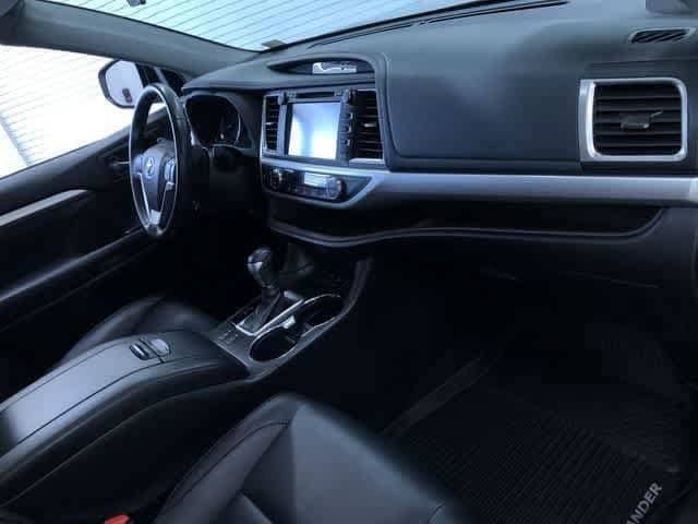 Thumbnail: 2019 Toyota Highlander - 32