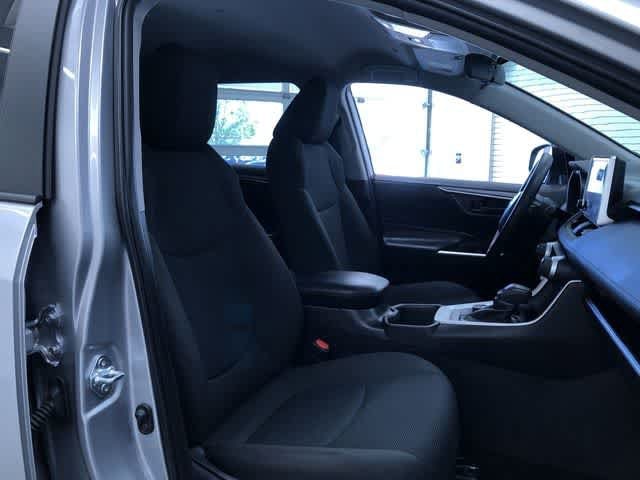 2025 Toyota RAV4 LE - Photo 22