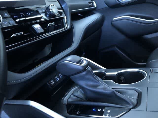 Thumbnail: 2023 Toyota Highlander - 32