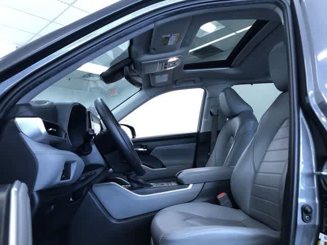 Thumbnail: 2022 Toyota Highlander - 18