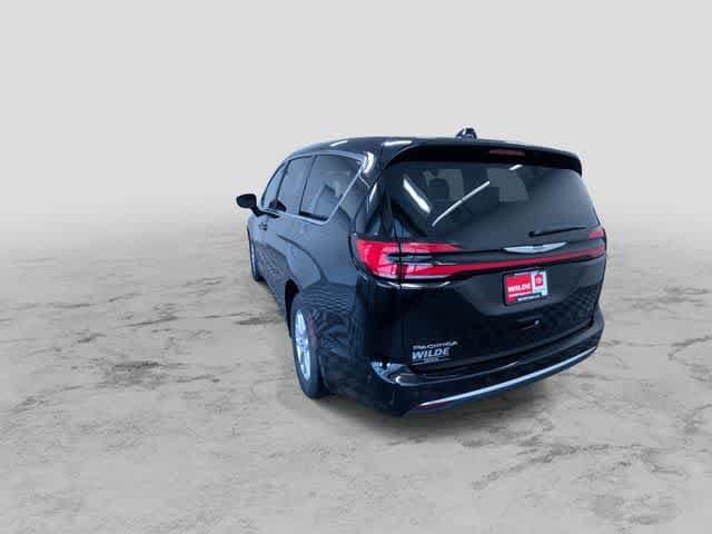 Thumbnail: 2025 Chrysler Pacifica - 8