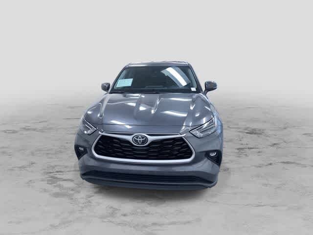 2024 Toyota Highlander LE photo 4