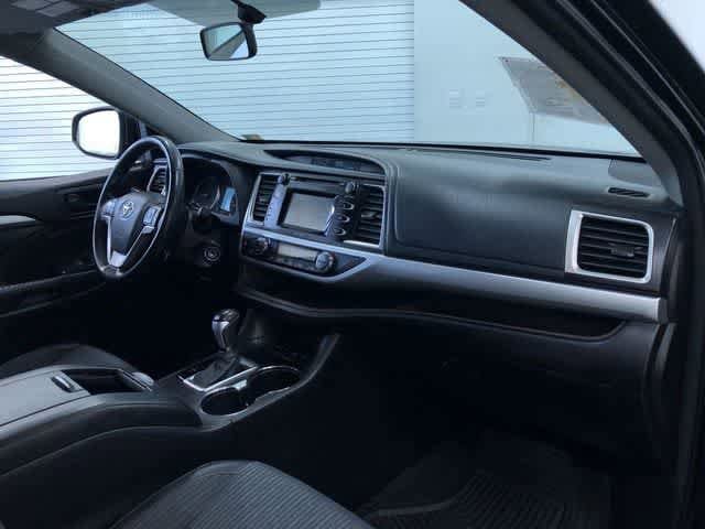 Thumbnail: 2015 Toyota Highlander - 24