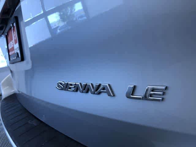 Thumbnail: 2005 Toyota Sienna - 16