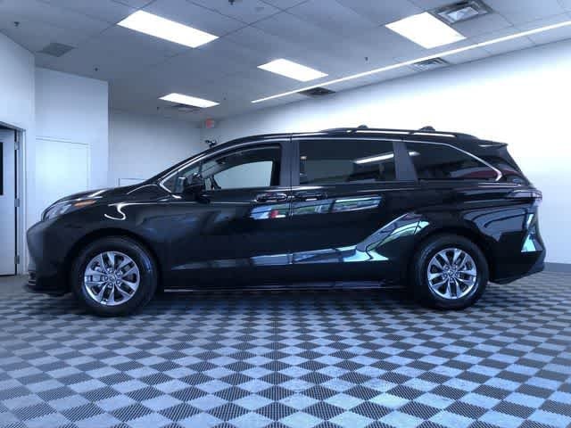 Thumbnail: 2026 Toyota Sienna - 11