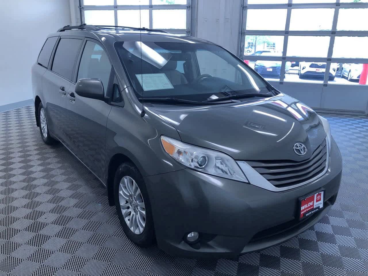 Thumbnail: 2012 Toyota Sienna - 35