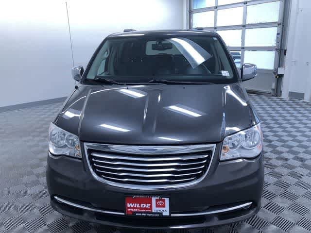 Thumbnail: 2015 Chrysler Town & Country - 15