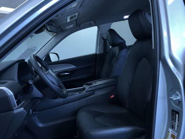 Thumbnail: 2025 Toyota Grand Highlander - 11