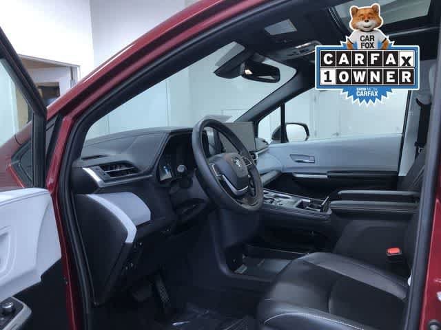 2025 Toyota Sienna XSE photo 2