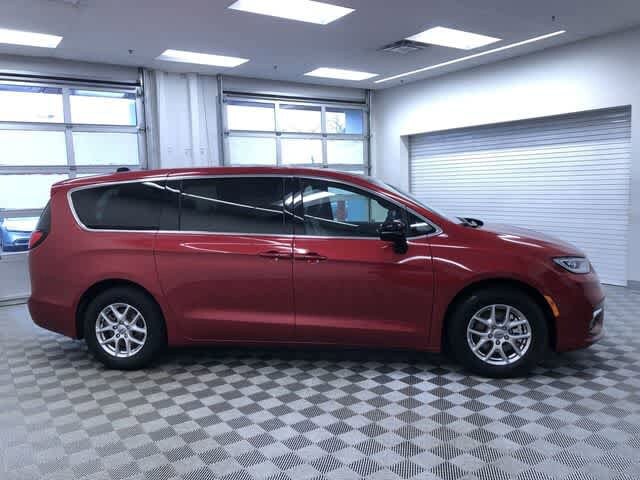 Thumbnail: 2025 Chrysler Pacifica - 35