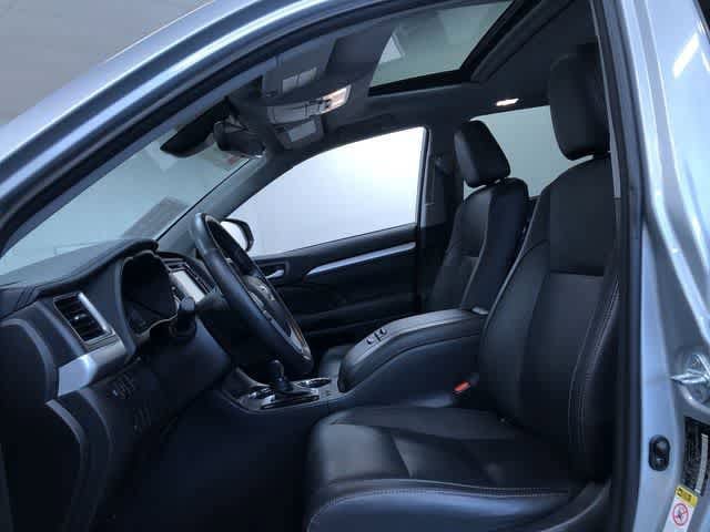 Thumbnail: 2018 Toyota Highlander - 18