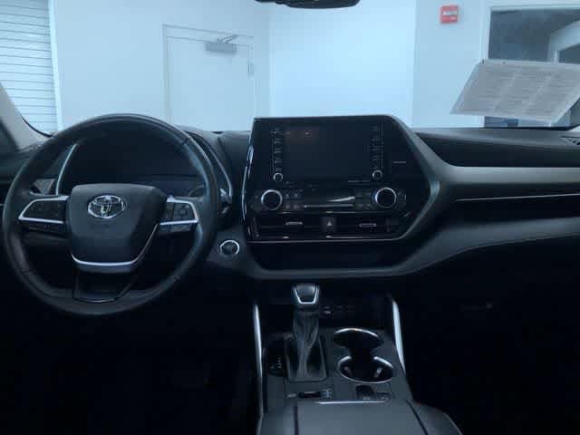 Thumbnail: 2022 Toyota Highlander - 9