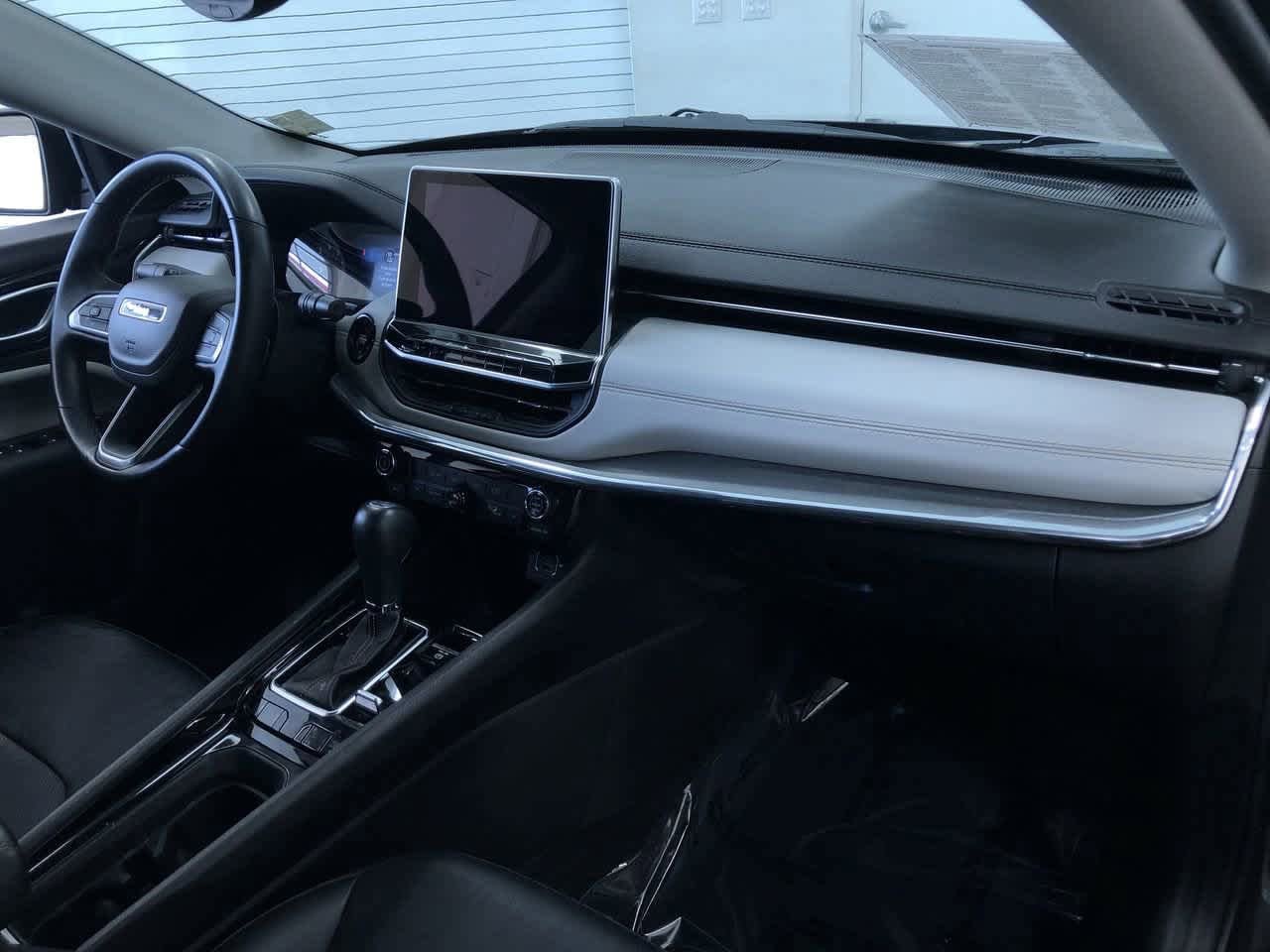 Thumbnail: 2022 Jeep Compass - 22