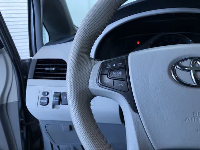 Thumbnail: 2014 Toyota Sienna - 29