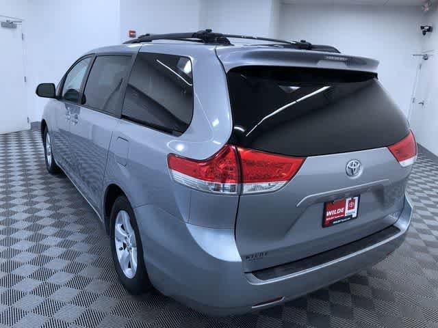 Thumbnail: 2011 Toyota Sienna - 13