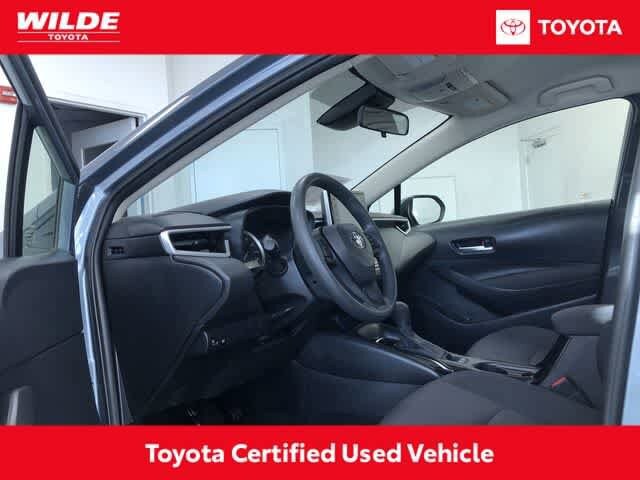 2020 Toyota Corolla LE photo 2