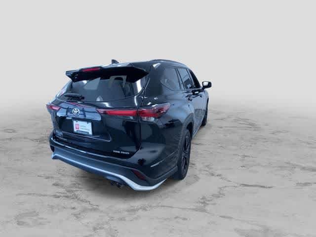 Thumbnail: 2025 Toyota Highlander - 9