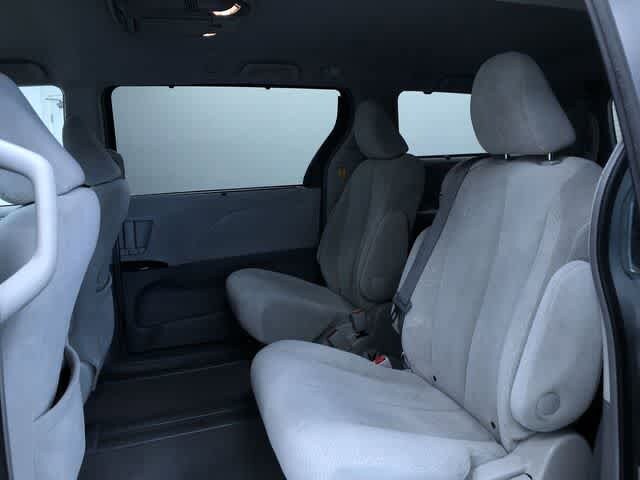 Thumbnail: 2011 Toyota Sienna - 21