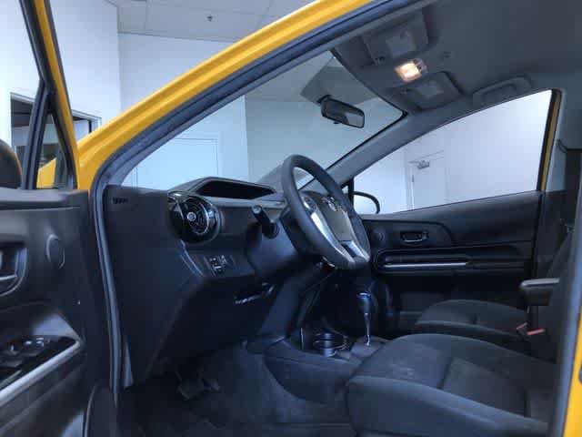 Thumbnail: 2015 Toyota Prius c - 12