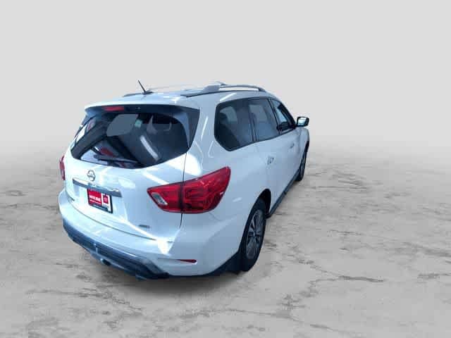 Thumbnail: 2017 Nissan Pathfinder - 10