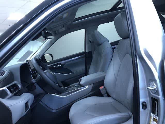 Thumbnail: 2024 Toyota Highlander - 18