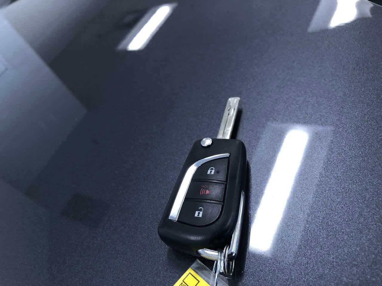 Thumbnail: 2022 Toyota RAV4 - 32
