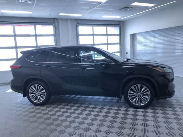 Thumbnail: 2020 Toyota Highlander - 28
