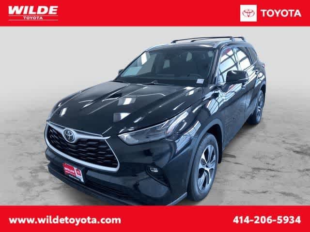 Thumbnail: 2022 Toyota Highlander - 1