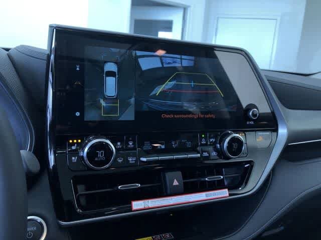 Thumbnail: 2026 Toyota Highlander - 19