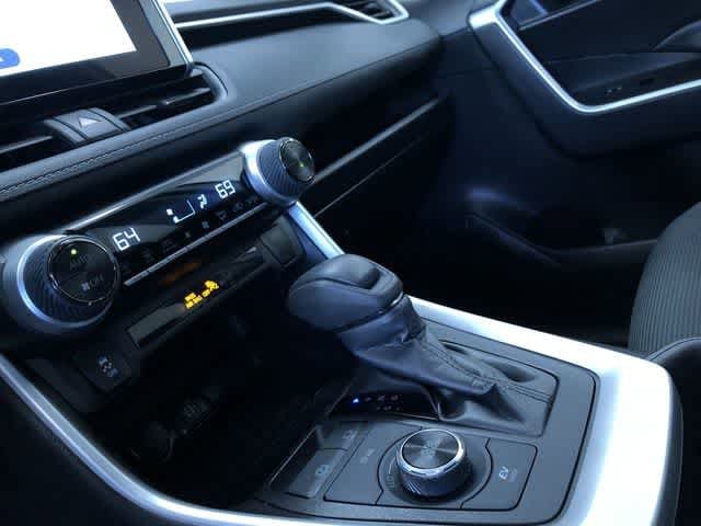 2025 Toyota RAV4 LE - Photo 29