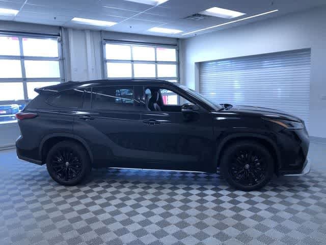 Thumbnail: 2025 Toyota Highlander - 35