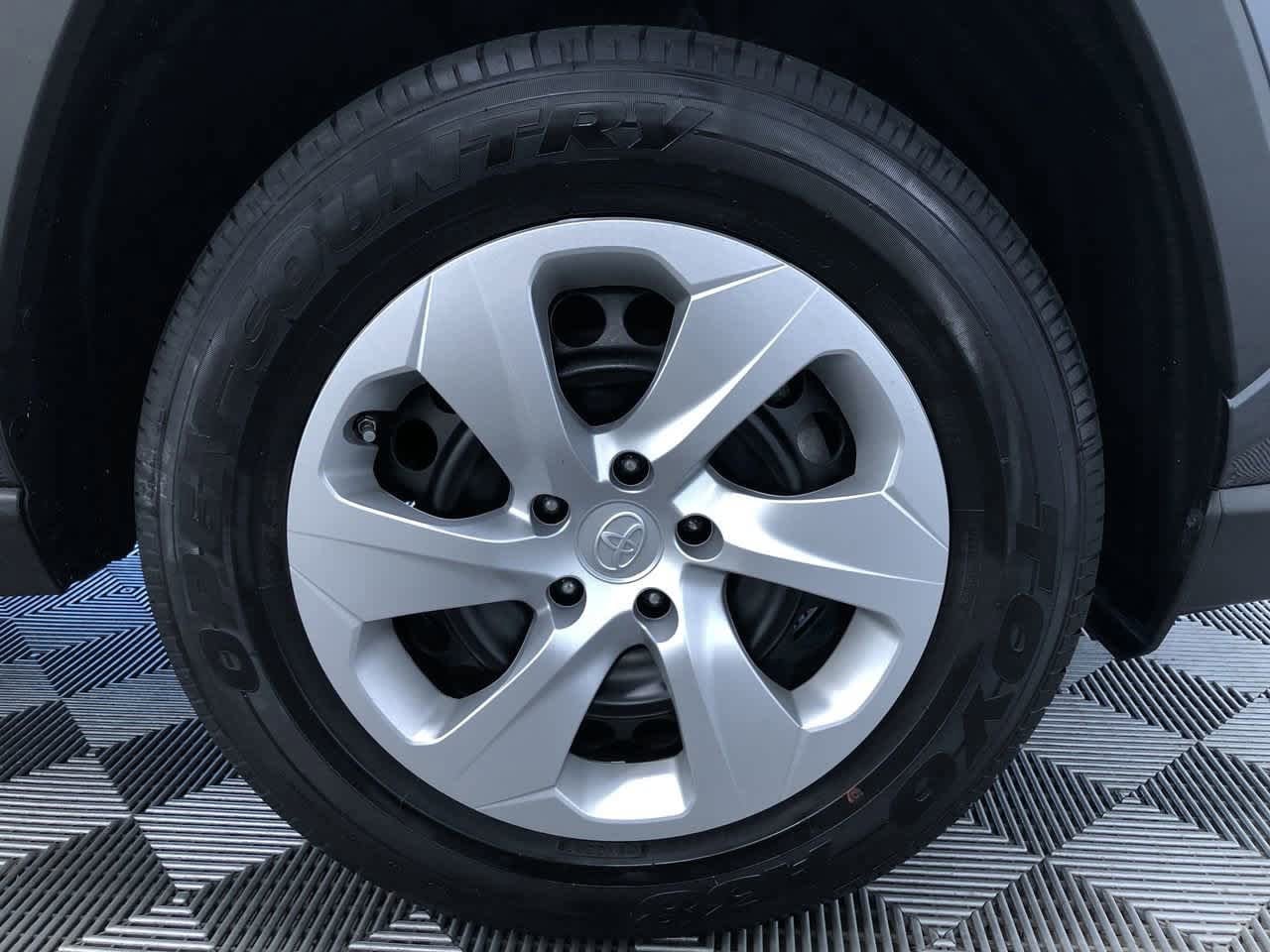 Thumbnail: 2022 Toyota RAV4 - 16