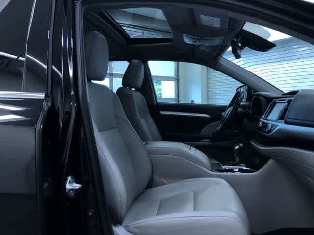 Thumbnail: 2019 Toyota Highlander - 22