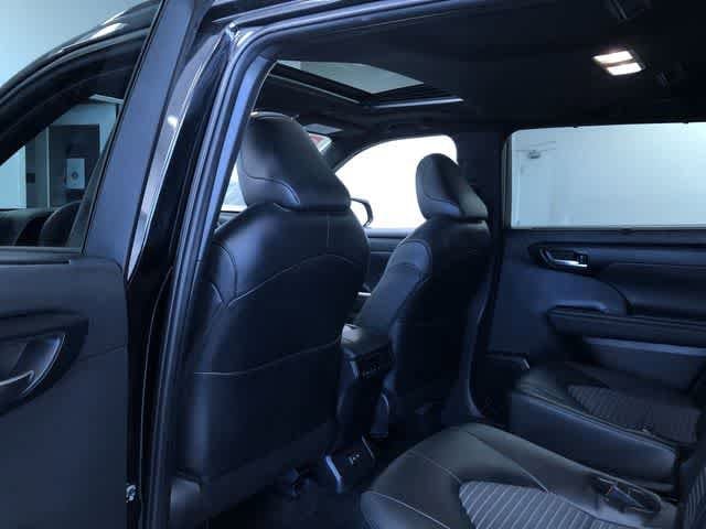 Thumbnail: 2025 Toyota Highlander - 19