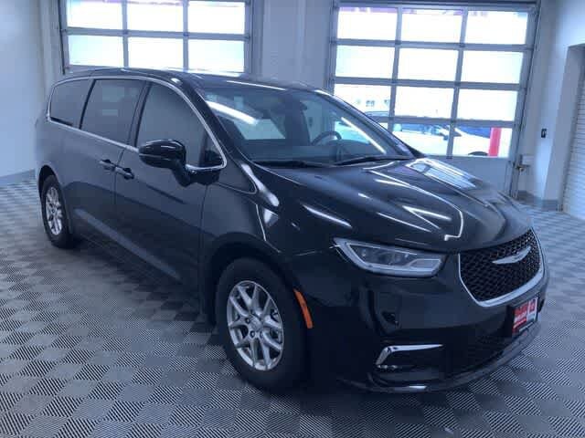 Thumbnail: 2025 Chrysler Pacifica - 36