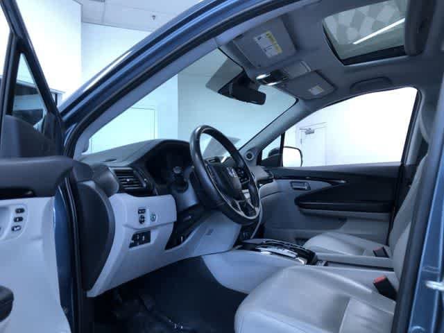 Thumbnail: 2019 Honda Pilot - 9