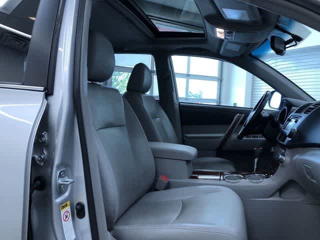 Thumbnail: 2013 Toyota Highlander - 23