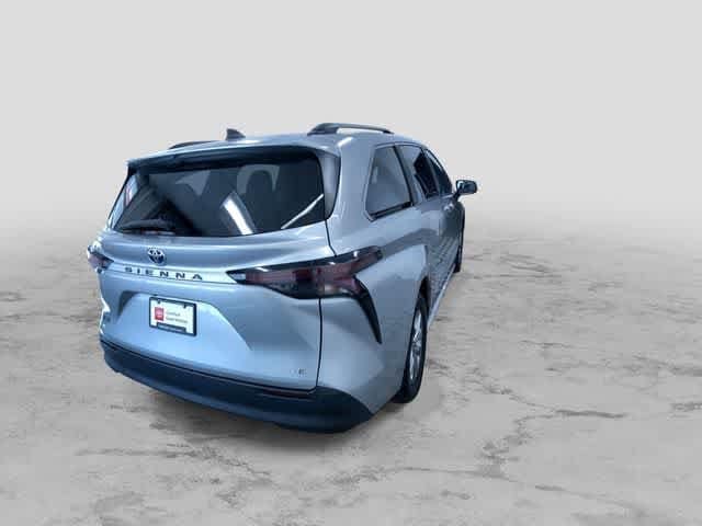 Thumbnail: 2025 Toyota Sienna - 9