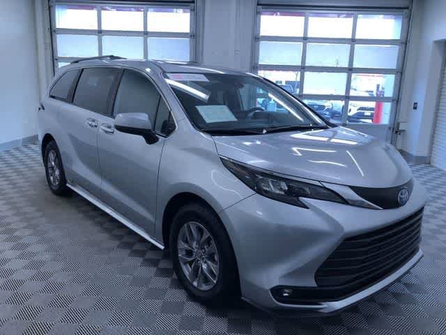 Thumbnail: 2025 Toyota Sienna - 37