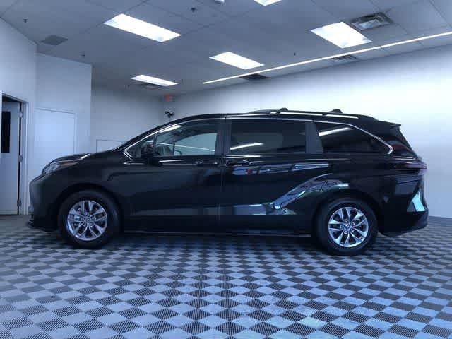 Thumbnail: 2026 Toyota Sienna - 11