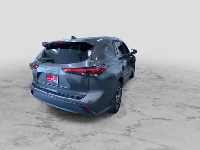Thumbnail: 2022 Toyota Highlander - 9