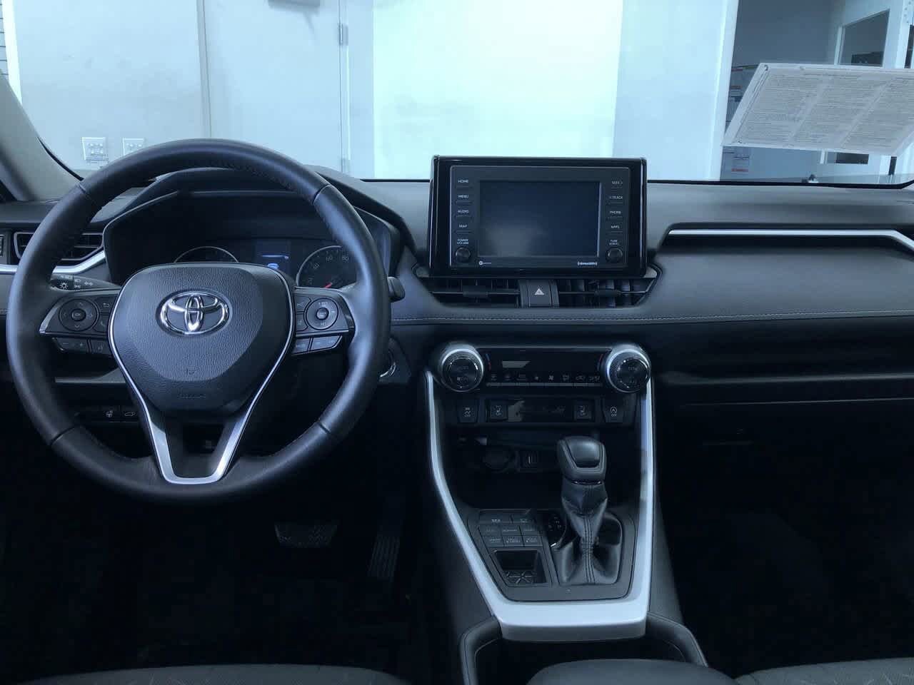 2022 Toyota RAV4 XLE 17