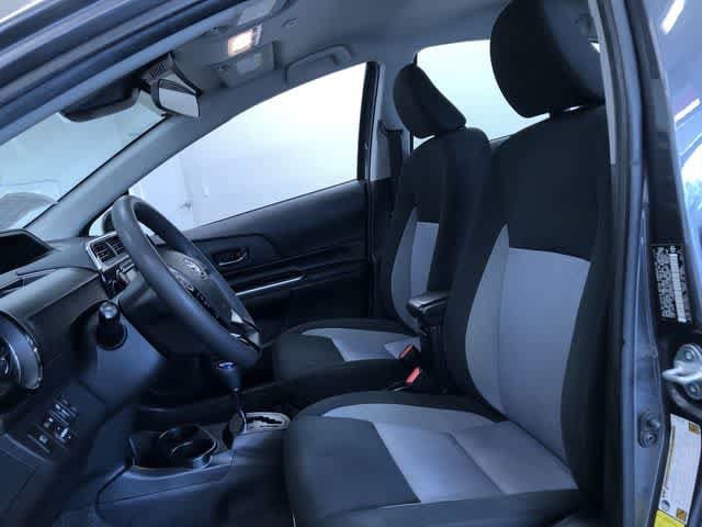 Thumbnail: 2018 Toyota Prius c - 18