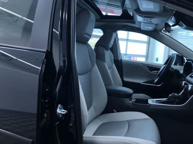 Thumbnail: 2025 Toyota RAV4 - 25