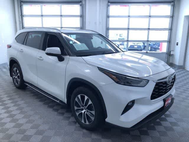 Thumbnail: 2022 Toyota Highlander - 30