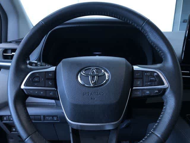 Thumbnail: 2021 Toyota Sienna - 25