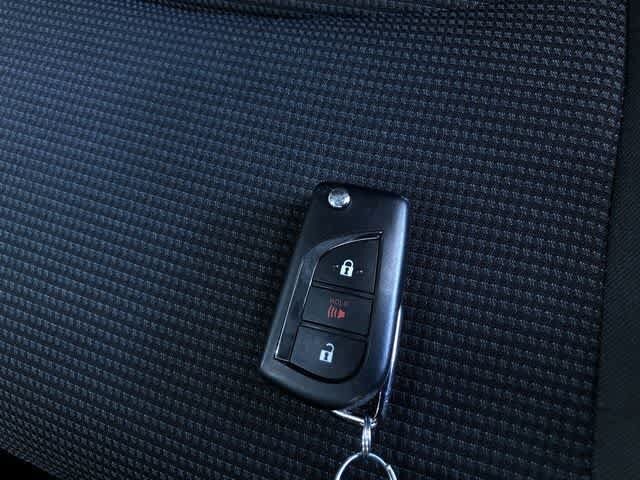 Thumbnail: 2025 Toyota RAV4 - 32