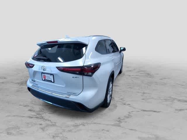 Thumbnail: 2025 Toyota Highlander - 4